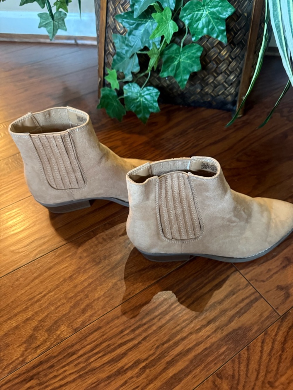 Women's Suede Chelsea Ankle Boots in Light Taupe